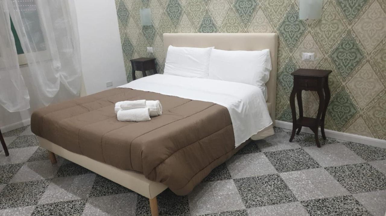 B&B By The Station Battipaglia Buitenkant foto