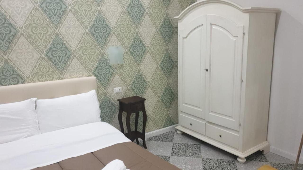 B&B By The Station Battipaglia Buitenkant foto