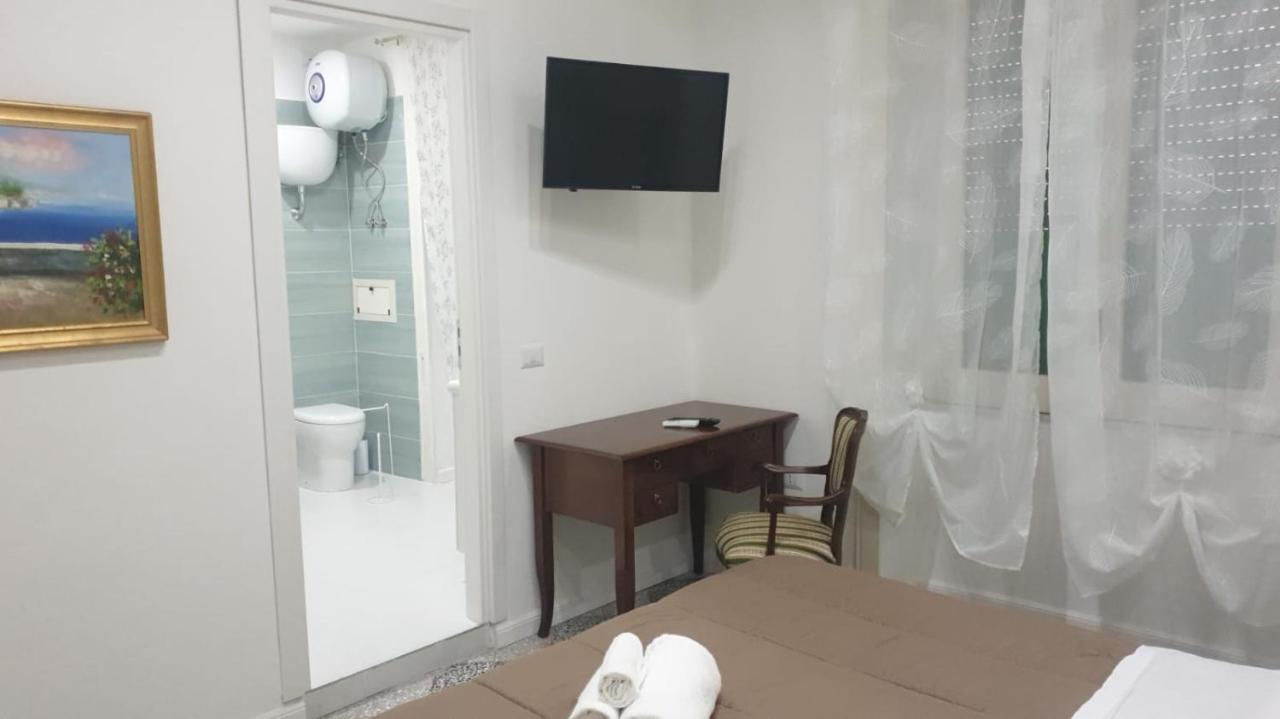 B&B By The Station Battipaglia Buitenkant foto